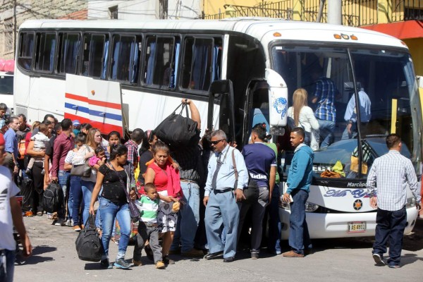 Repletas las terminales de buses de Tegucigalpa y San Pedro Sula