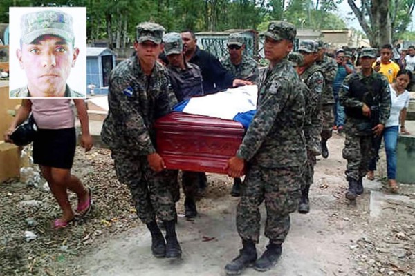 Con honores supultan a marino hondureño fallecido en Gracias Dios