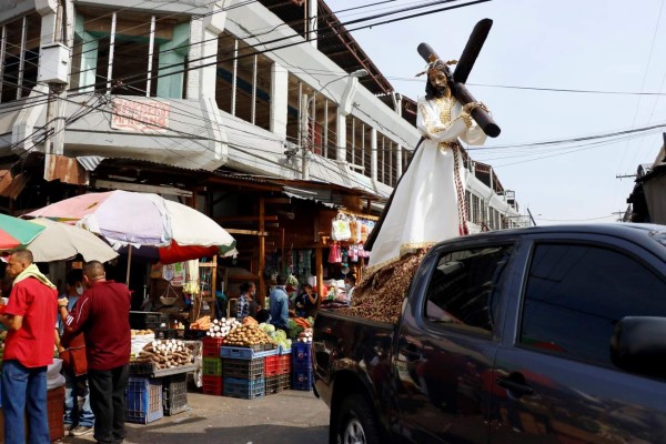 Viacrucis sin fieles en iglesias de Honduras por el coronavirus