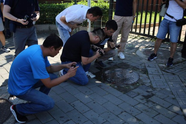 Hombre explota artefacto afuera de la embajada de EEUU en Pekín