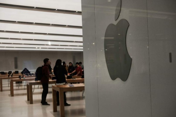 Apple profundiza caída de sus acciones en Bolsa