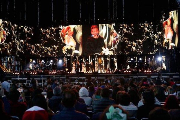 Juan Gabriel vuelve a emocionar a seguidores seis meses después de su muerte