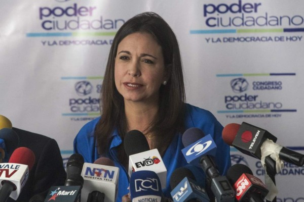 Oposición acusa a Maduro por inhabilitar a políticos
