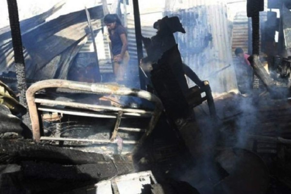 Incendio arrasa unas 90 precarias viviendas en Guatemala