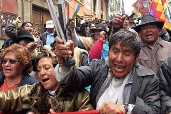 Queman vivo a joven acusado de violar y asesinar a niña en Bolivia