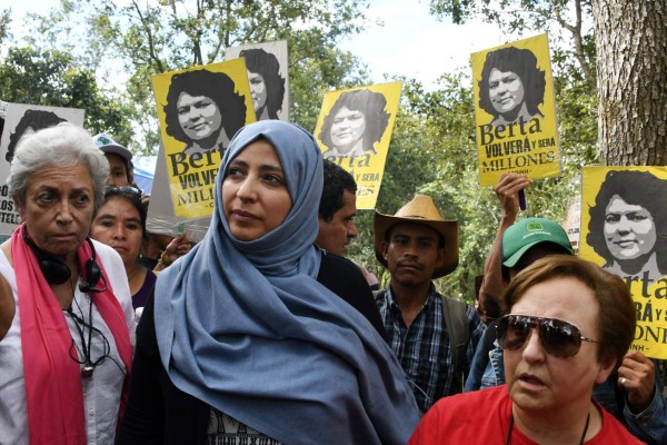 Mujeres Nobel de la Paz llegan a Honduras y piden justicia por muerte de Berta Cáceres