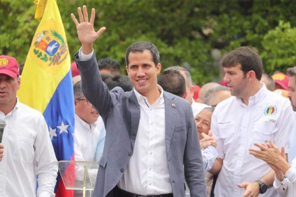 Guaidó pide a su representante en EEUU coordinar la cooperación con el Comando Sur