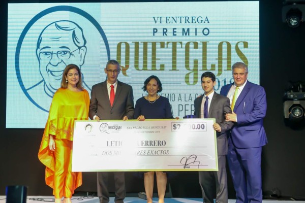 Gloria López recibe el premio Quetglas