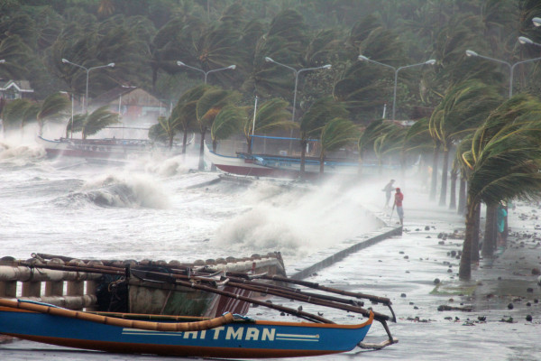 Tifón Haiyan golpea fuertemente Filipinas