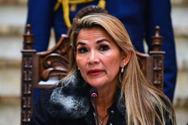 Bolivia: Hija de Jeanine Áñez recibe puesto en medio de críticas por favoritismo