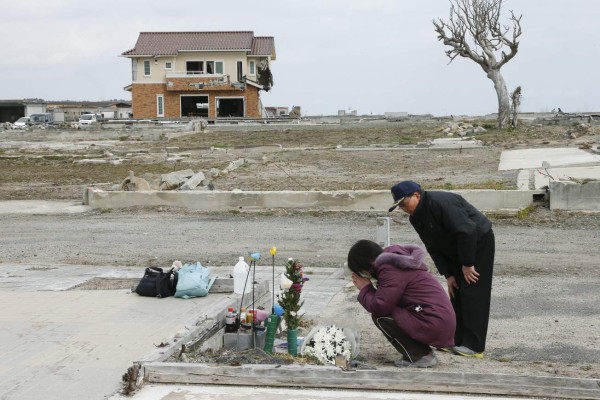 Japón rinde honor a víctimas del sismo y tsunami de 2011