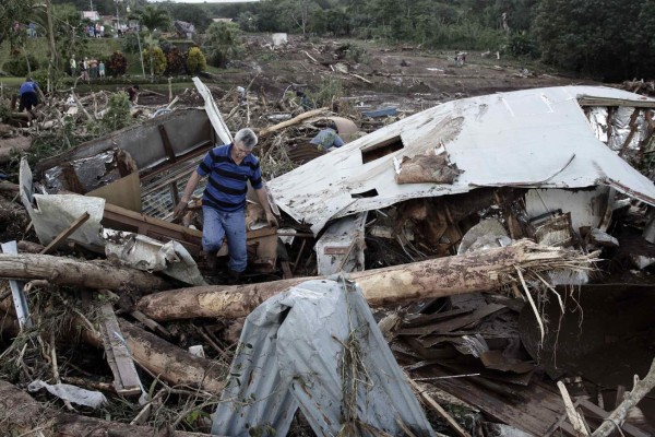 Costa Rica busca a desaparecidos tras el paso del huracán Otto