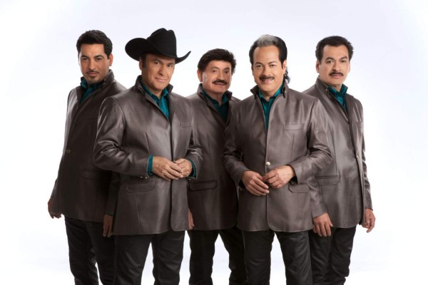 Multan a Los Tigres por cantar narcocorridos en conciertos