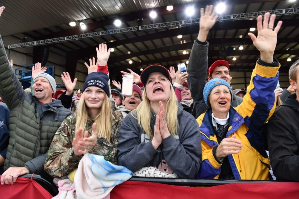 Supporters cheer as US President Donald Trump addresses a 'Make America Great Again' rally at Bozeman Yellowstone International Airport, on November 3, 2018 in Belgrade, Montana. (Photo by Nicholas Kamm / AFP)