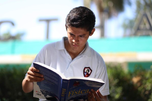 Alumnos hondureños que son símbolo de excelencia