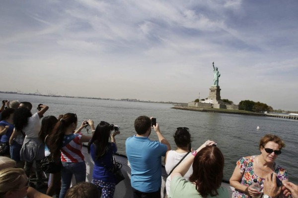 Evacuan la Estatua de la Libertad por amenaza de bomba