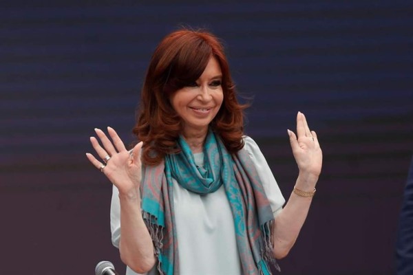 Envían a juicio a Cristina Fernández por causa de millonarios sobornos