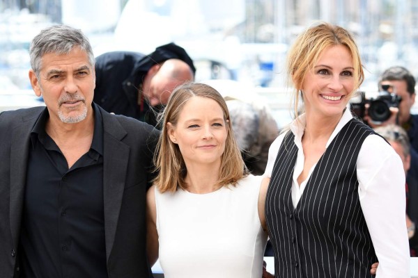 CANNES, FRANCE - MAY 12: George Clooney, Jodie Foster and Julia Roberts attend the 'Money Monster' photocall during the 69th annual Cannes Film Festival at the Palais des Festivals on May 12, 2016 in Cannes, . (Photo by Venturelli/WireImage)