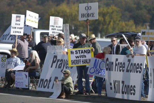 ROSEBURG, OR - OCTOBER 09: Protesters line the street in front of the Roseburg Regional Airport on October 9, 2015 in Roseburg, Oregon. Most turned out to protest President Obama's Visit to Roseburg, as the community recovers from last week's shooting at Umpqua Community College. Steve Dykes/Getty Images/AFP== FOR NEWSPAPERS, INTERNET, TELCOS & TELEVISION USE ONLY ==