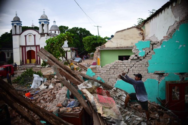 Muertos por sismo en México sube a 98; la reconstrucción avanza