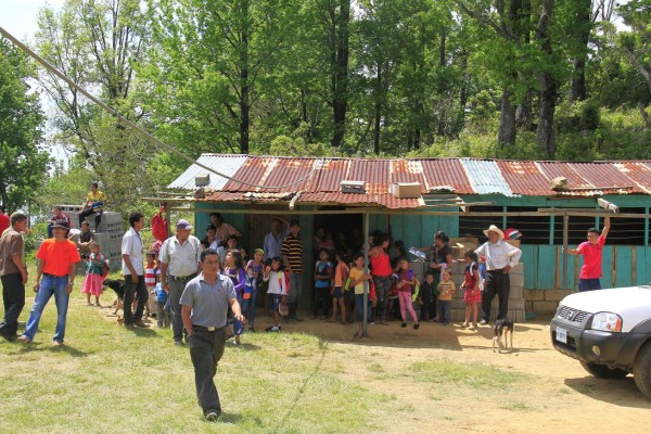 Avanza reconstrucción de escuela en Las Crucitas