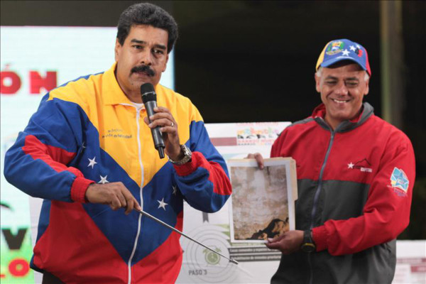 Maduro dice que la cara de Chávez apareció durante una excavación