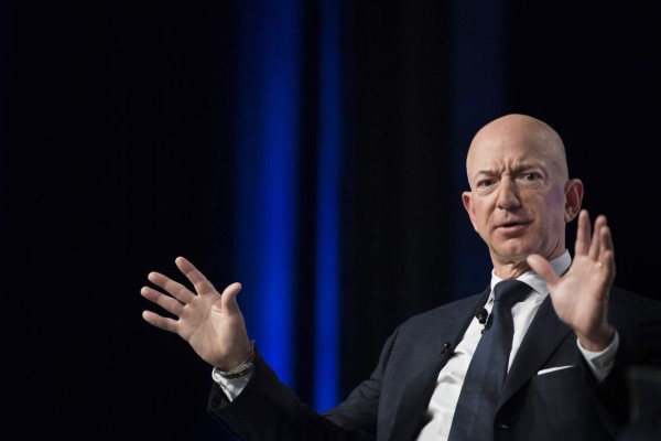 Jeff Bezos acusa al National Enquirer de chantajearle con fotos íntimas