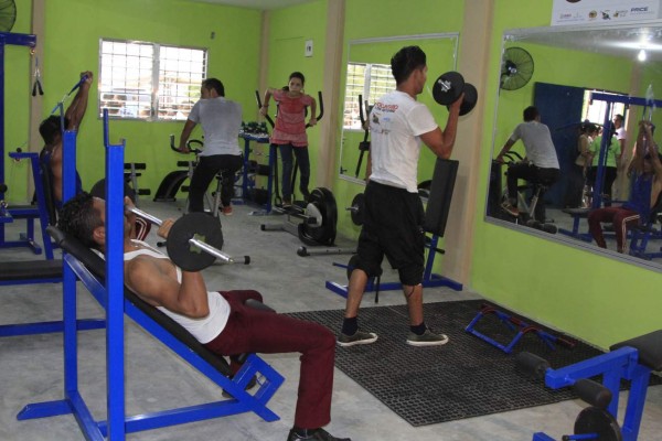 El gimnasio del centro de alcance por donación de Lady Lee.