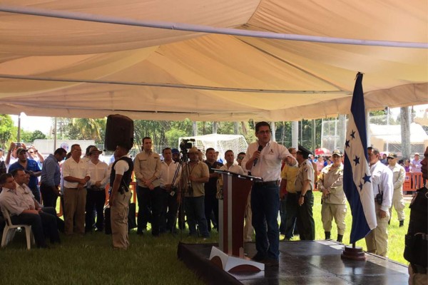 Presidente Hernández inaugura parque en la Fesitranh de San Pedro Sula