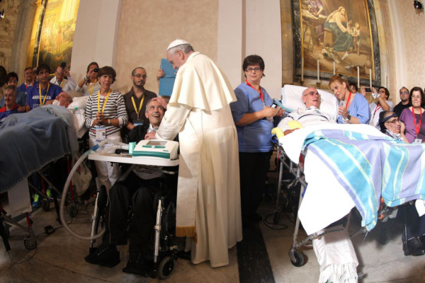 Naturalidad del papa Francisco llenó de anécdotas su primer año