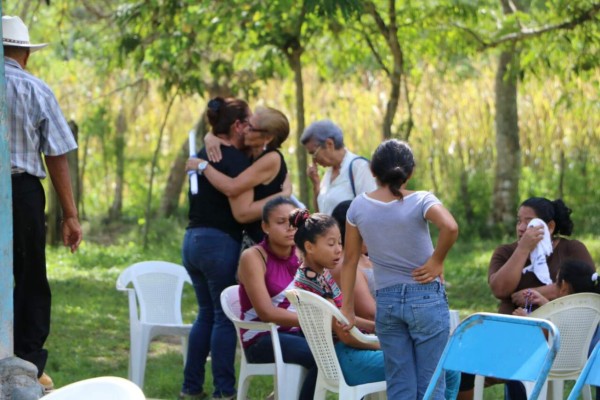 Dolor y pesar en vela de regidor asesinado en El Negrito