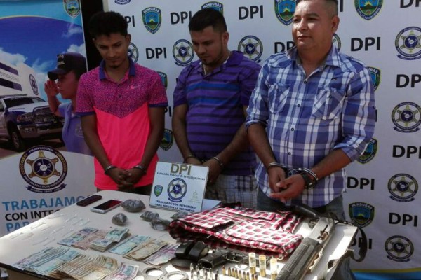 Tres detenidos con armas y droga en Comayagua   