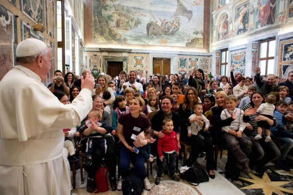 El papa critica las guerras por ser 'masacres inútiles'