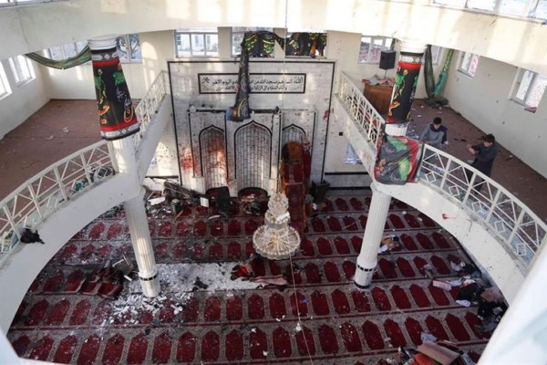 Aumentan a 56 los muertos en el ataque suicida en una mezquita en Kabul