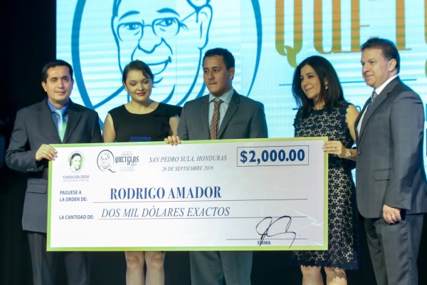 Gloria López recibe el premio Quetglas