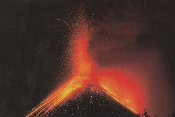 El Volcán Pacaya de Guatemala aumenta su actividad  