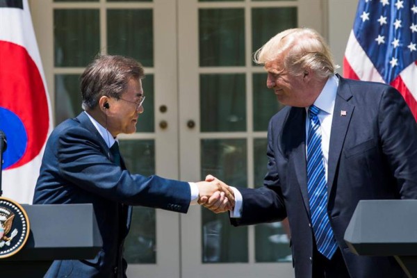 Moon y Trump acuerdan aplicar 'a fondo' sanciones a Corea del Norte
