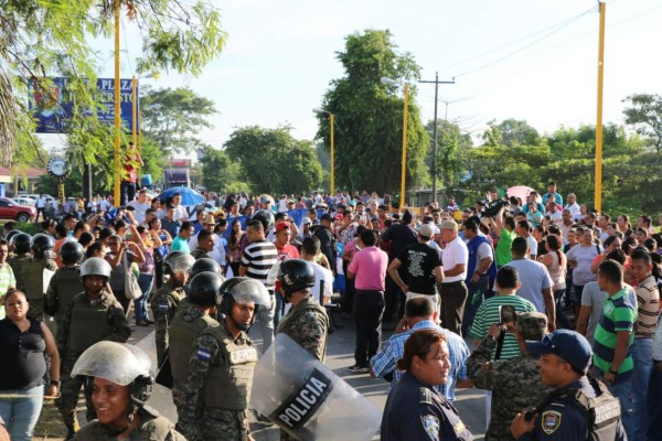 Indignados se toman carretera en El Progreso, Yoro