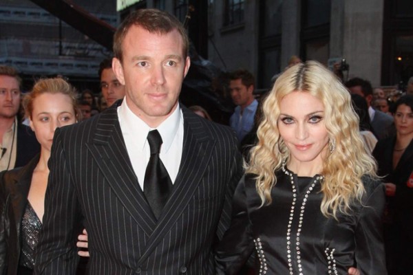 Guy Ritchie sigue en batalla contra Madonna