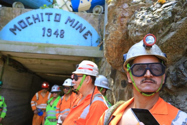 Mineros amenazados por bajos precios y altos costos