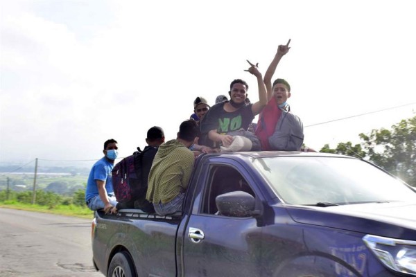 La mayoría de la caravana hondureña cambia de ruta en su camino a Guatemala