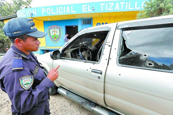 Señalan a general de Policía en crímenes de clase dos y sus hijos