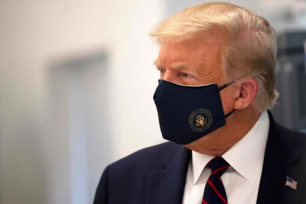 US President Donald Trump wears a mask as he tours a lab where they are making components for a potential vaccine at the Bioprocess Innovation Center at Fujifilm Diosynth Biotechnologies in Morrisville, North Carolina on July 27, 2020. (Photo by JIM WATSON / AFP)