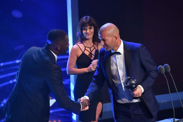 Zinedine Zidane gana el premio 'FIFA Best' al mejor entrenador del año