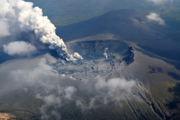 Erupciones explosivas de volcán en Japón desprende importantes cantidades de cenizas    