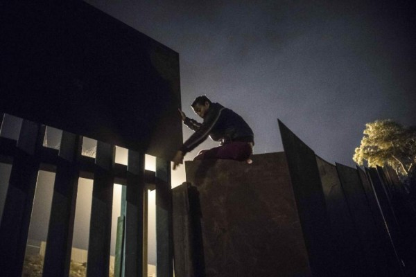 Más de 300 migrantes de caravanas estancados en Tijuana piden ayuda para regresar