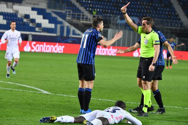 ¡Escándalo! La injusta expulsión a Remo Freuler en el Atalanta - Real Madrid