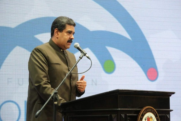 Oposición acusa a Maduro de dar un 'golpe de Estado'  