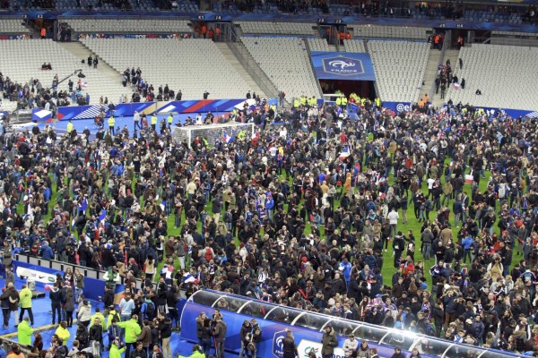 Miles de espectadores presenciaban el partido entre las selecciones de Alemania y Francia.