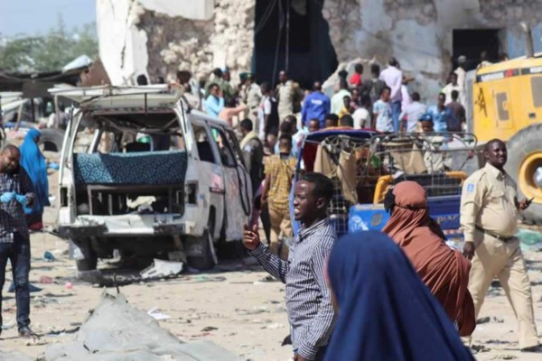 Suben a 92 los muertos en uno de los peores atentados que recuerda Mogadiscio